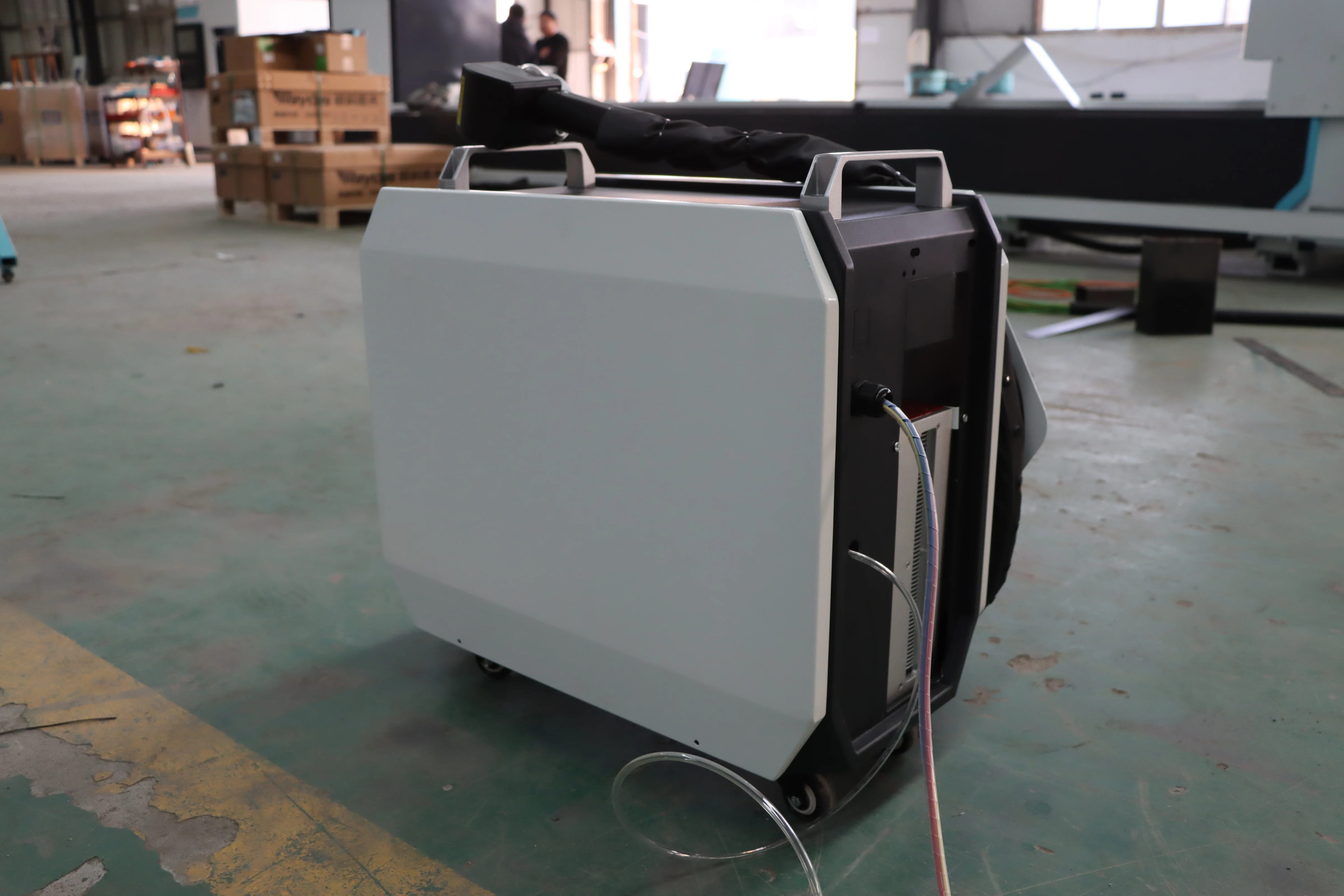 Explosive New Products Portable Pulse Laser Cleaning Machine 100-300W For Mould Metal Surface Paint Rust Remover