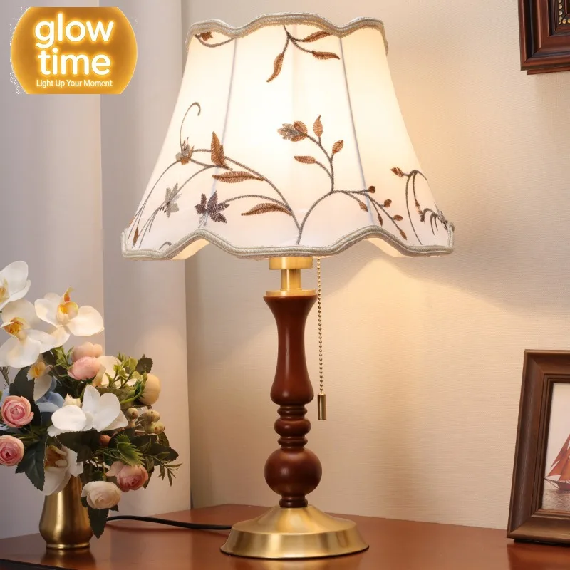 Retro desk lamp, bedside lamp, medieval night lamp in bedroom, pleated, simple, modern, advanced, American decorative atmosphere