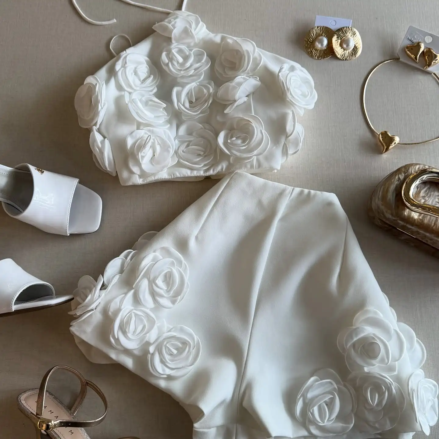 Vestido de Festa Branco em Duas Peças com Flores, Bonito Vestido de Verão em Cetim com Rosas 3D, Vestidos Sexy para Casamento e Festas