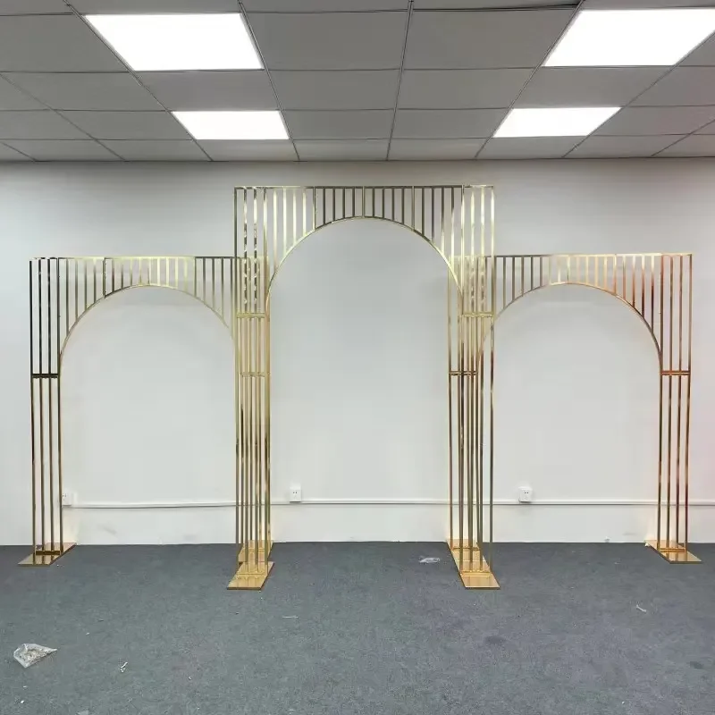 

Fantasy Ceremony Event Golden Stainless Steel Wedding Decoration Arch Backdrop Disassembly Design with Artificial Flowers