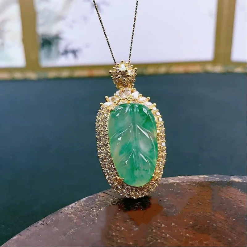 

Natural African Emerald Inlaid with Copper and Golden Leaf Pendant Necklace Sweater Chain Wholesale