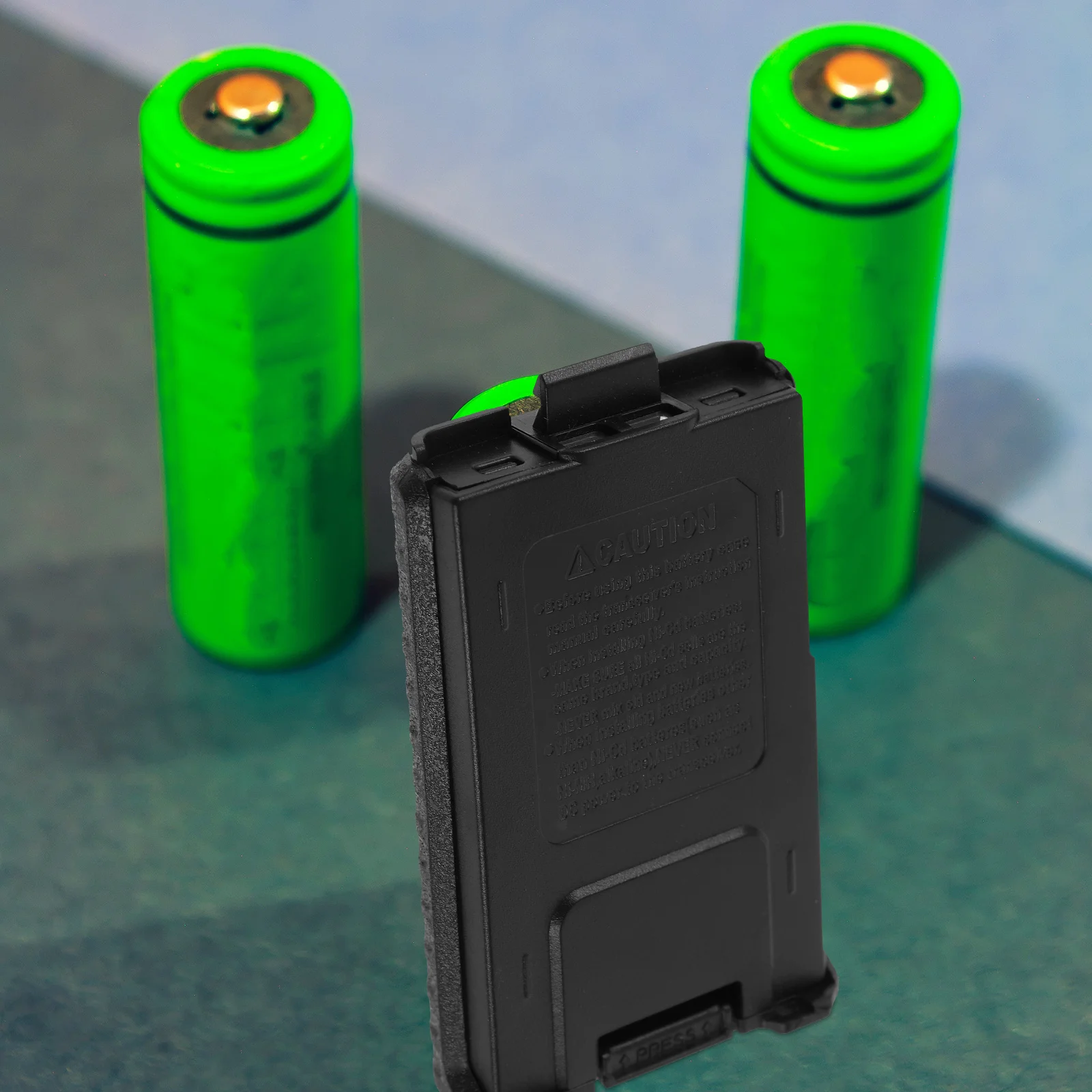 

Box Holder for 6 X 1.5V Aa Batteries Lightweight Portable Black Case with Cover Wire Connector