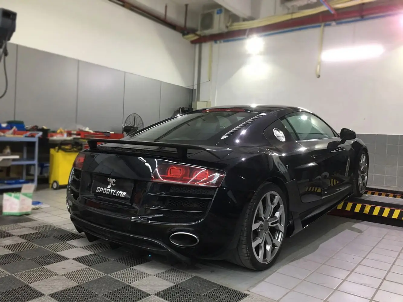 Carbon Fiber R8 Car Diffuser For Audi R8 GT V8 Coupe 2-Door 2010-2015