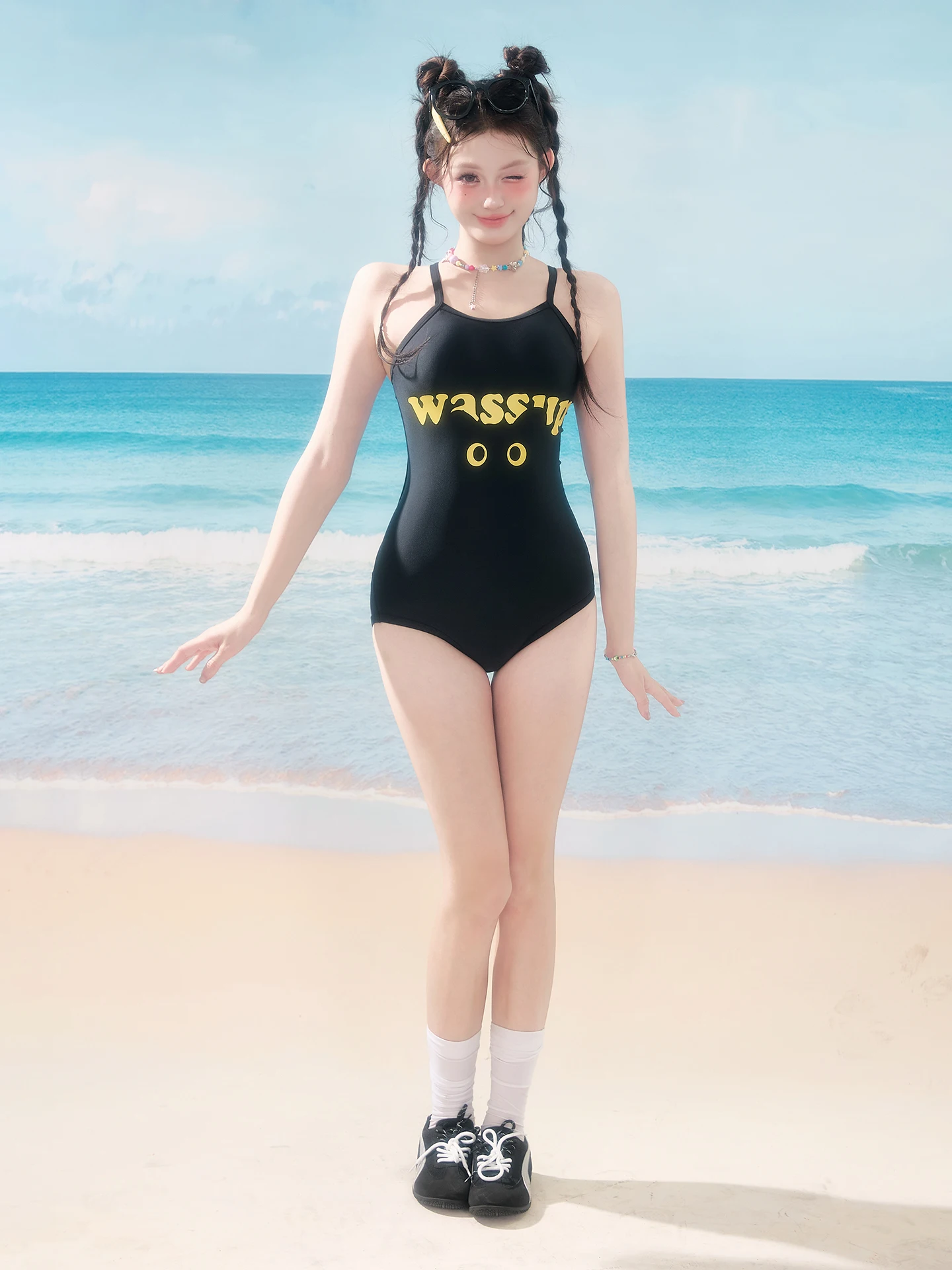 

Новый слитный купальник-треугольник 2026 года для девочек: спортивный, для плавания и зала, милый, в японском стиле, со съемными вкладышами для груди, высокоэластичный