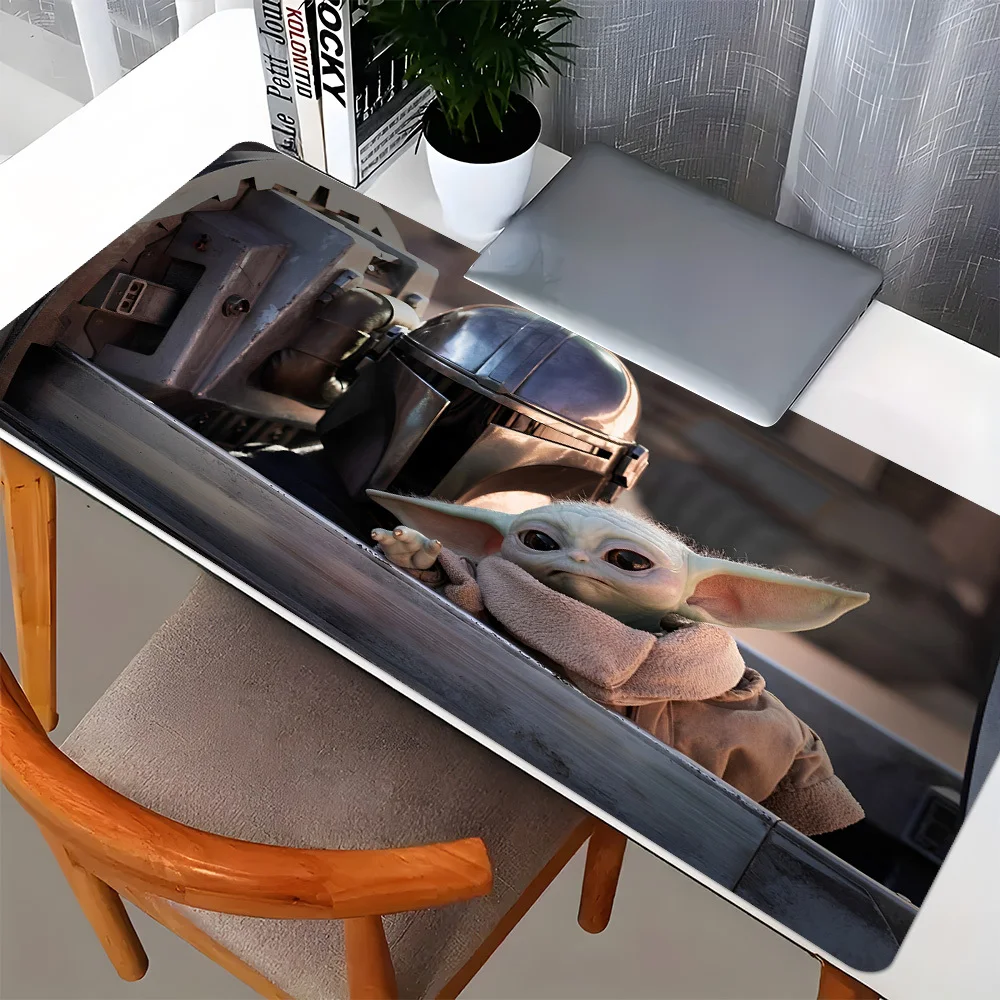 قطعة واحدة من لوحة ماوس Star Wars Yoda مع تصميم درع ماندالوريان - حصيرة مكتب بقاعدة مطاطية متعددة الوظائف للألعاب وديكور المكتب و
