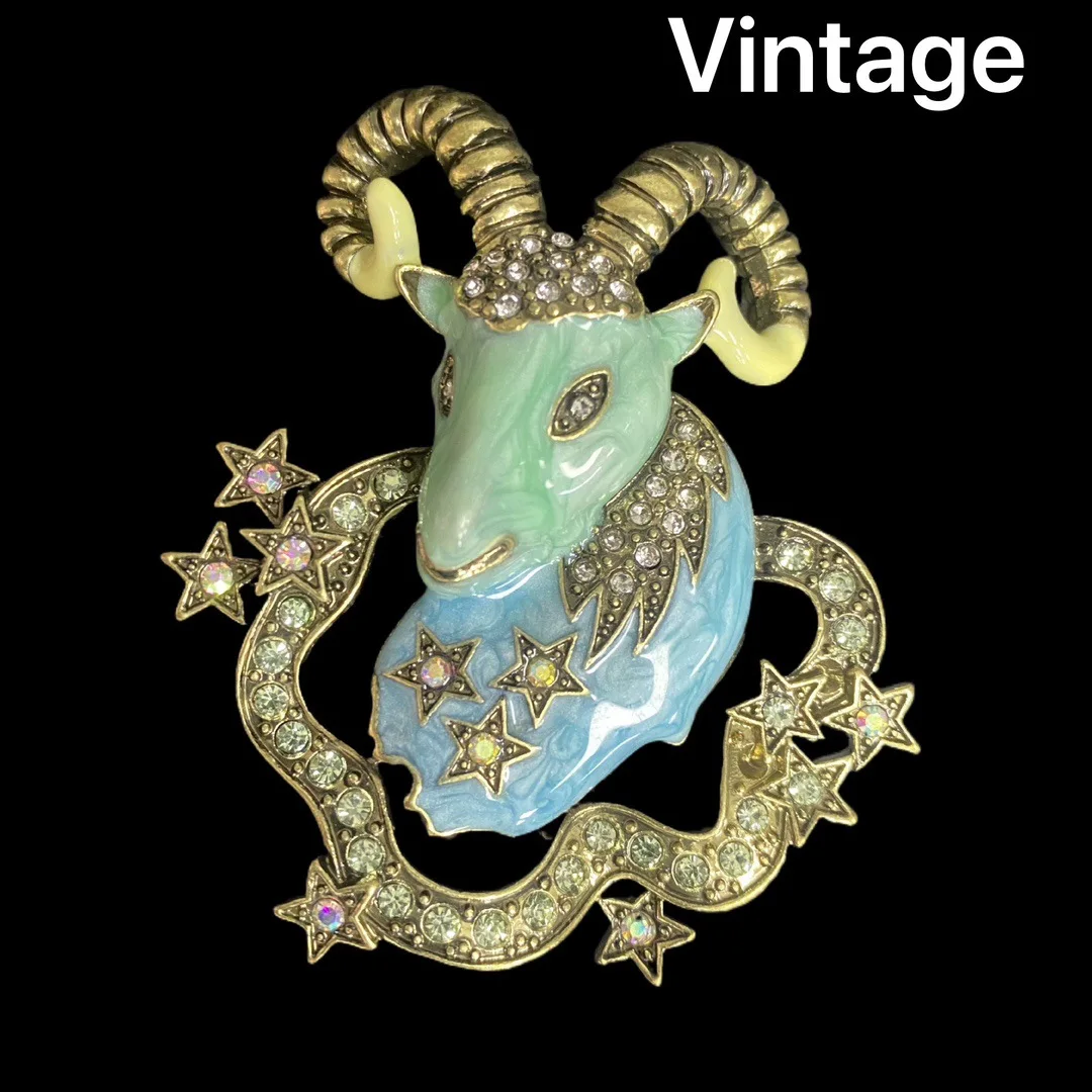 

Fashion Trend Vintage Enamel Drop Glaze Craftsmanship Inlaid with Sparkling Rhinestones, Versatile and Exquisite Lamb Brooch