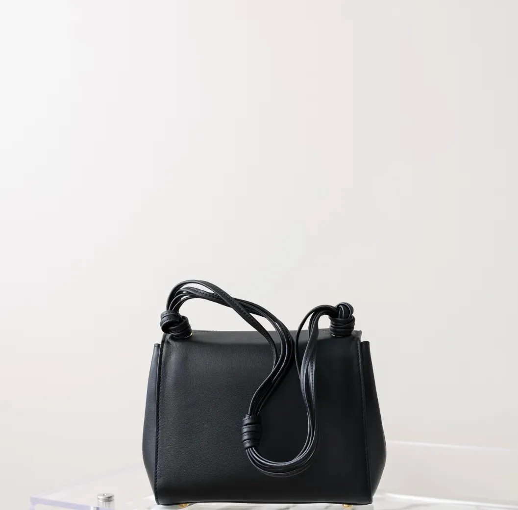 2026 New Master quality,imported Genuine Full Grain Cowhide Envelope Bag, Elegant Women Underarm Commuter Shoulder Bag