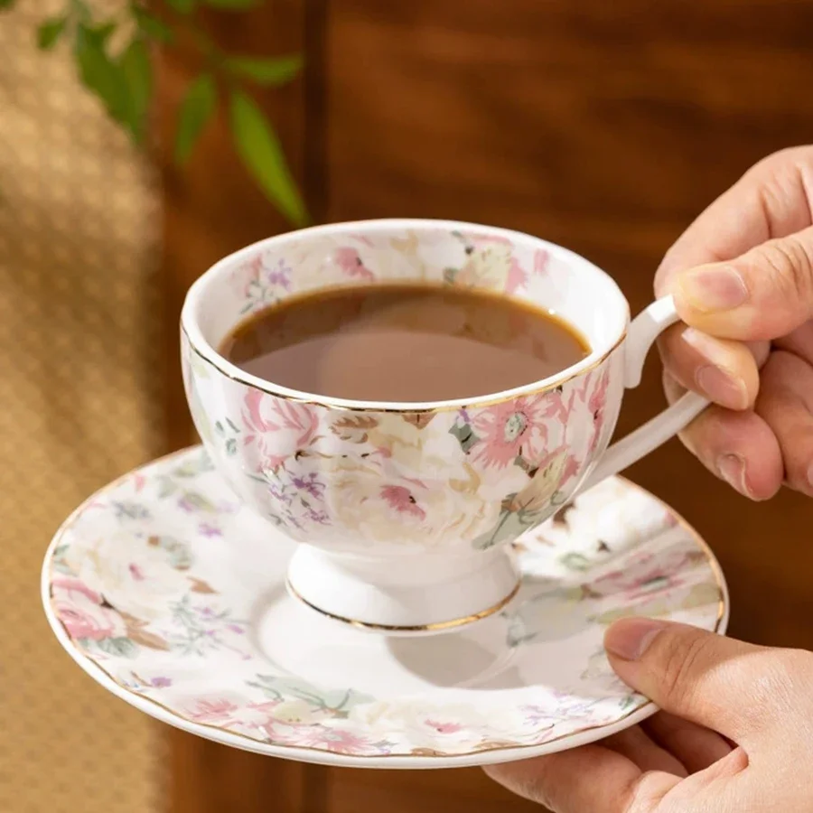 Pastoral style Bone China Coffee Cup And saucer Set Luxury Elegant High-End Ladies Afternoon Tea Red Tea Cup Set Porcelain ﻿