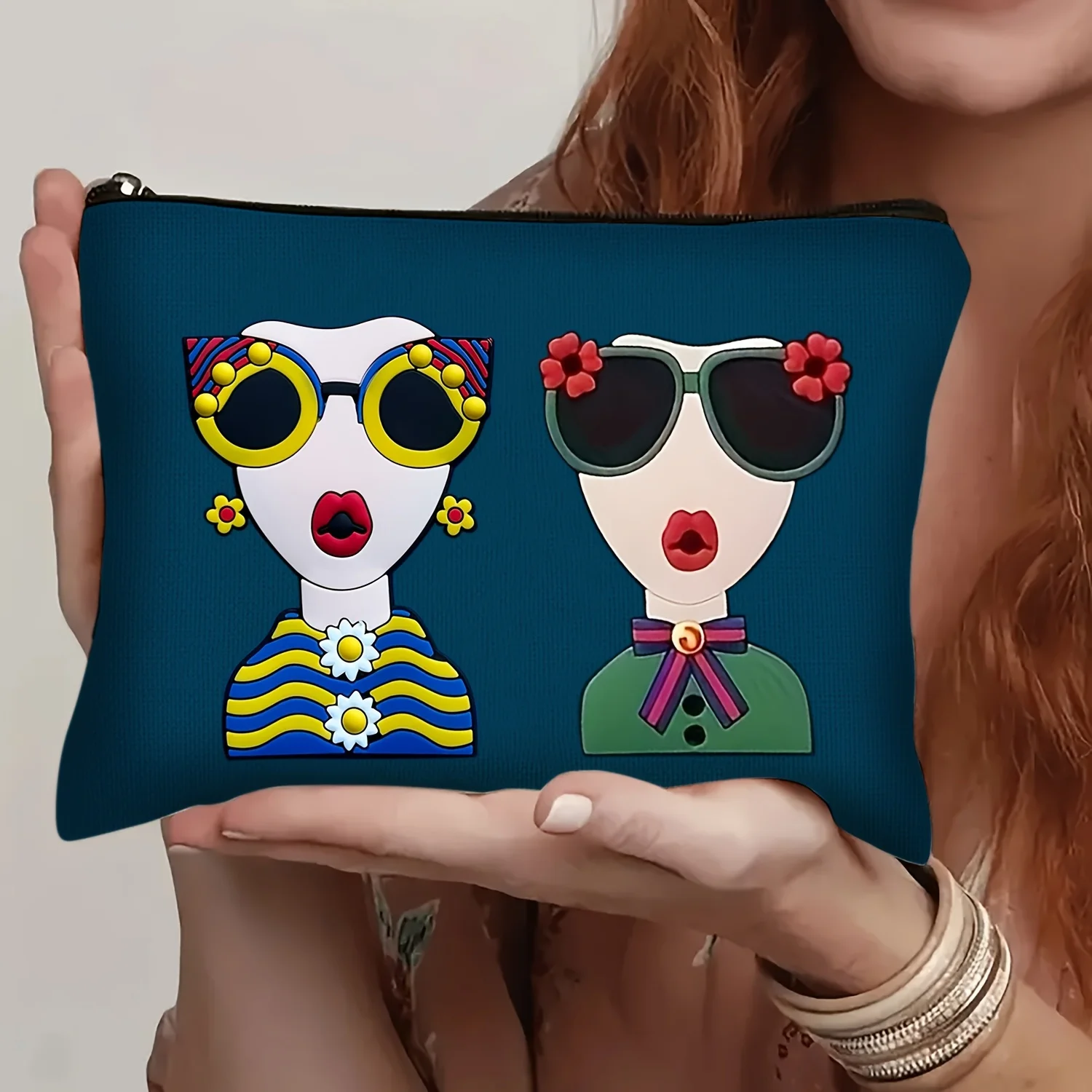 قطعة واحدة، حقيبة مستحضرات تجميل أنيقة مع منظم تصميم وجه نابض بالحياة - طباعة مسطحة ثنائية الأبعاد، حقيبة مكياج متينة محمولة #1