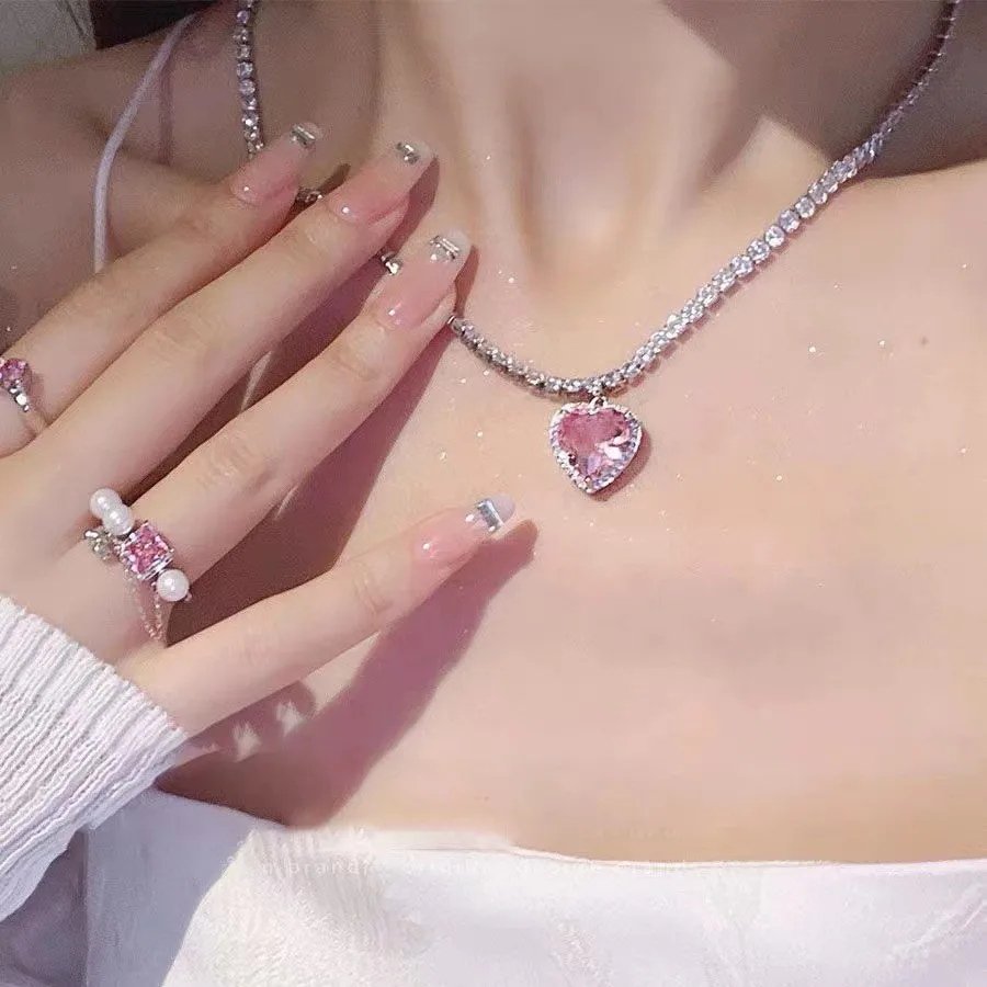 

Korean Sparkling Pink Crystal Heart Pendant Necklace For Women Jewelry 2025 Trending New Fashion Silver Color Zircon Necklaces