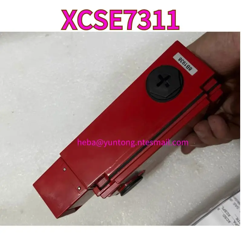 

New XCSE7311 Safety Limit Switch