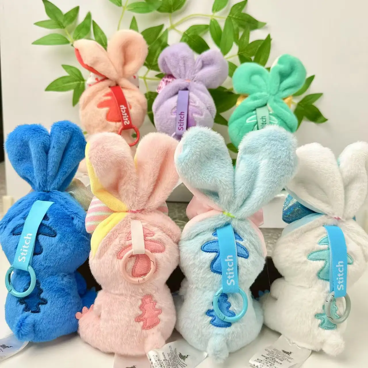 ตุ๊กตาสติทช์หูใหญ่สีสันสดใส พร้อมโบว์  ลดราคาพิเศษ  ของขวัญน่ารักสำหรับเทศกาลคริสต์มาส  ใช้เป็นพวงกุญแจหรือห้อยกระเป๋าได้