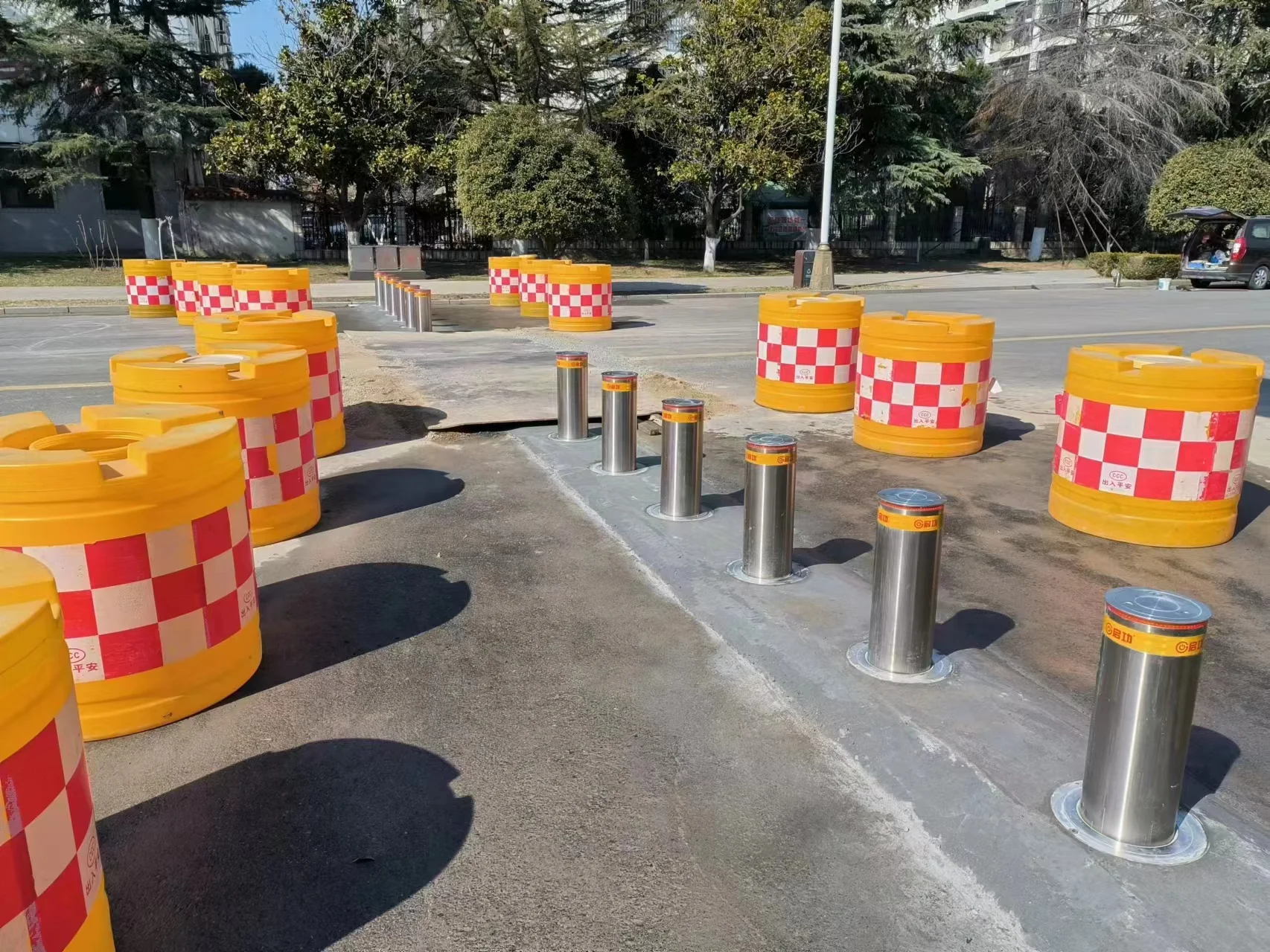 التلقائي الفولاذ المقاوم للصدأ 304 الصف مقاوم للماء المضادة للمركبات ارتفاع الشمعات الهيدروليكية وقوف السيارات الحواجز المرورية