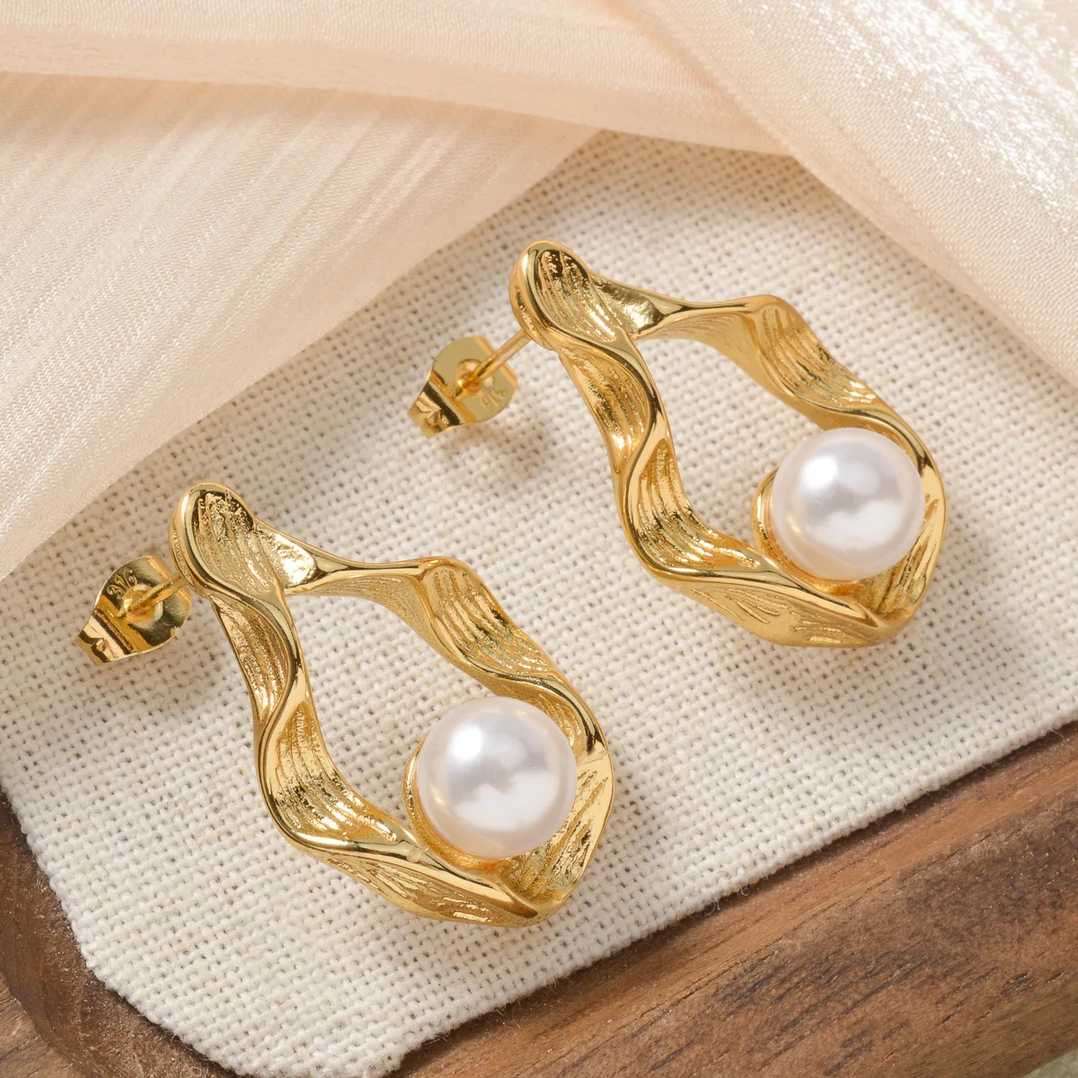 

Women Irregular Twisted Gold Plated Pearl Drop Earrings Abstract Textured Trendy Stud Earrings Elegant Vintage Jewelry Accessory