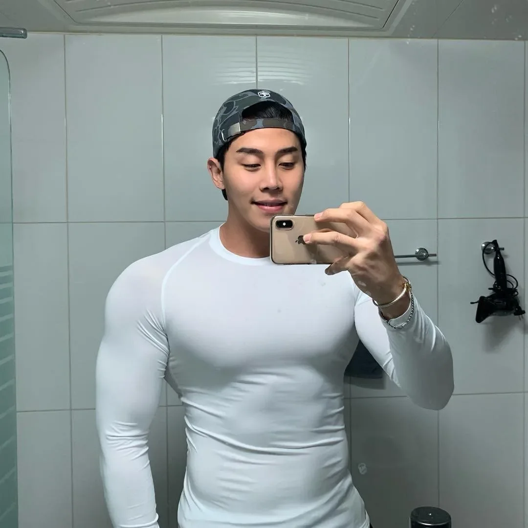 2023 New Men\'s Long Sleeve T-shirt Muscle Fitness Training Long Sleeve Top Breathable Moisture Wicking Tight Fit