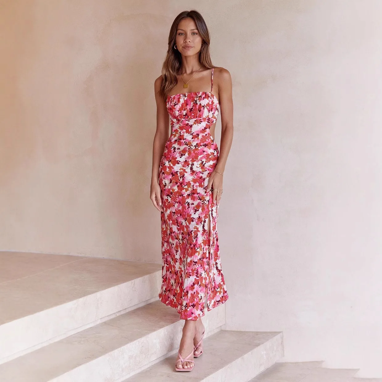 Nouvelle mode européenne et américaine, bretelles creuses au dos, jupe à extrémités fendues, robe à bretelles fraîche et douce 1