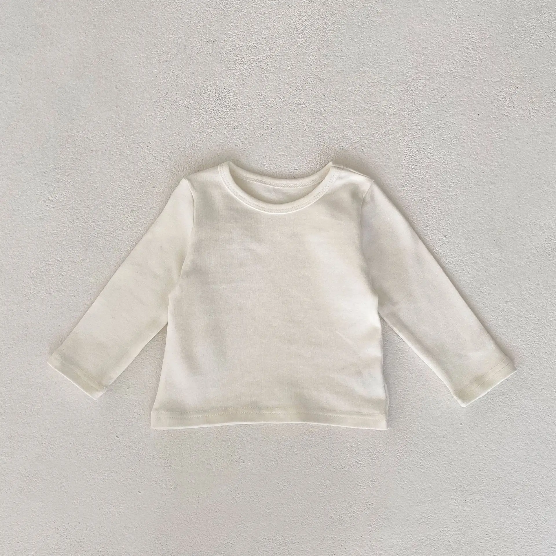 

Autumn new 0-3 year old baby clothing, solid color long sleeved round neck top for baby girls, baby boys, classic and versatile