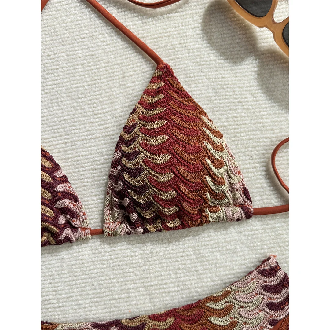 Braunes, dreiteiliges Bikini-Set mit langärmeligem Überwurf, bedrucktem Bikini, Damen-Badebekleidung, Damen-Badeanzug, Badeanzug, Modell M167. – Detail 8