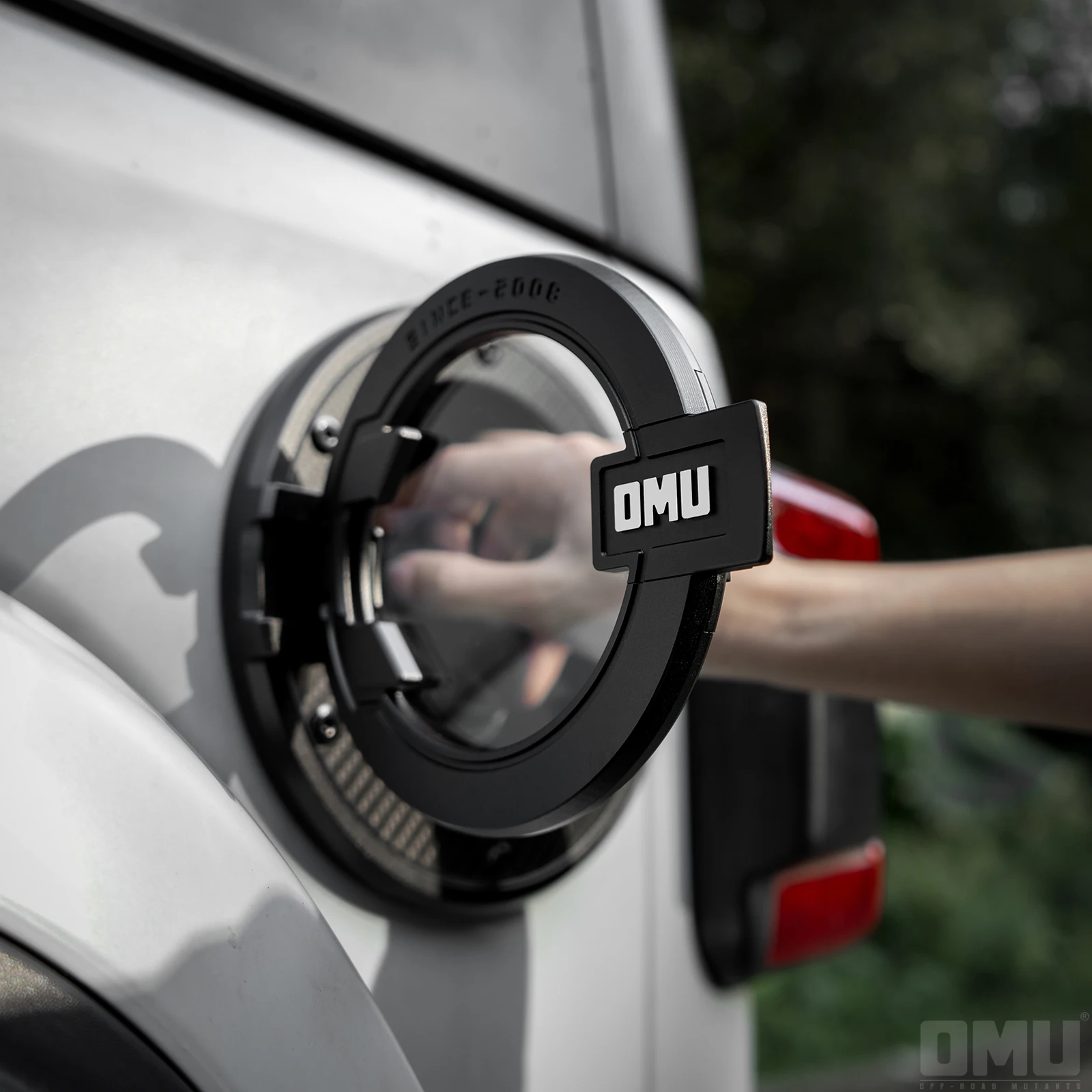 OMU 4x4 غطاء خزان الوقود الألومنيوم لسيارة جيب رانجلر JK/JL 2007-2024 كبسولة الفضاء الشفافة تصميم ملحقات خزان الغاز #4