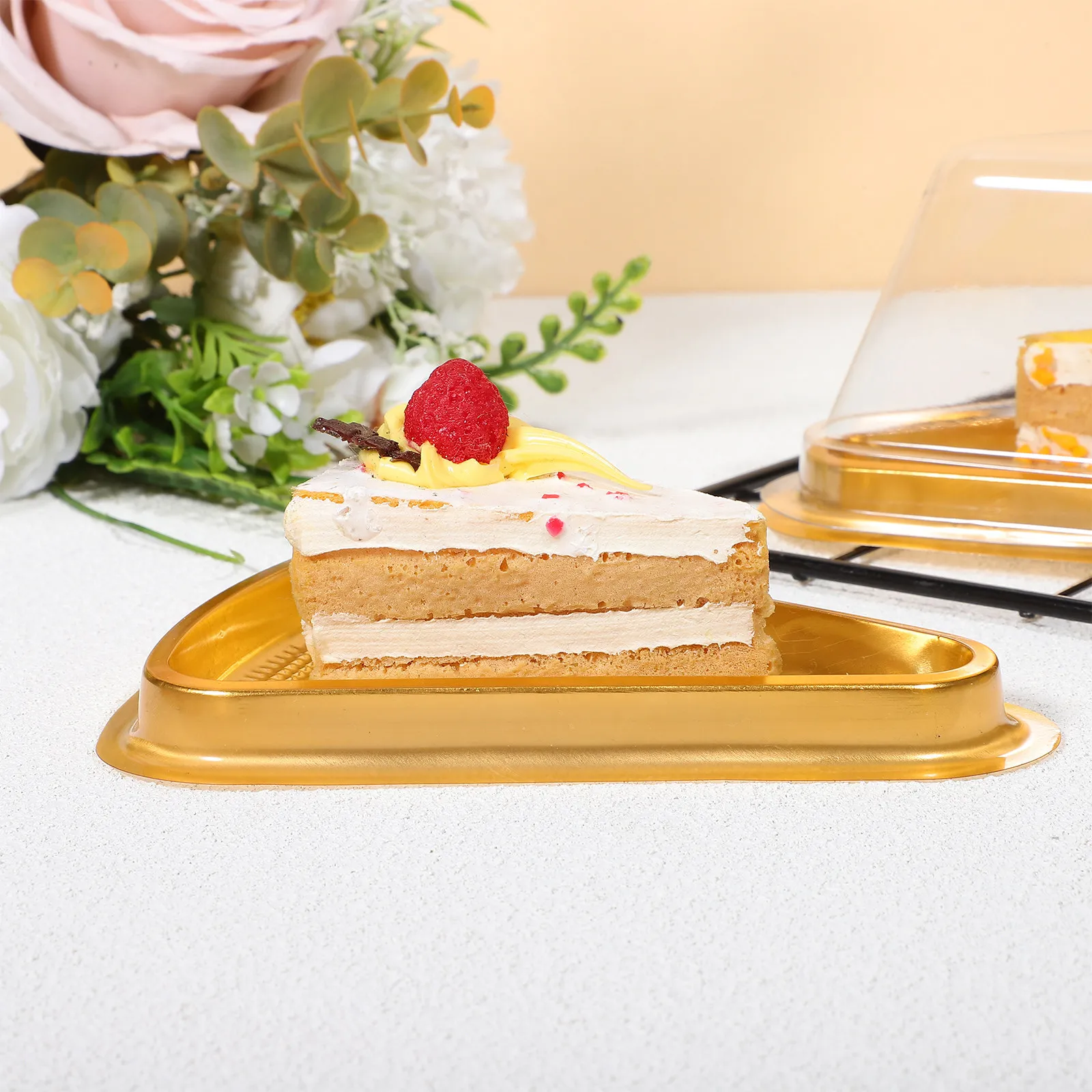 

40Pcs Triangular Cake Slice Boxes Premium Transparent Plastic Dessert Carriers for Holiday Dinner Events Bakery Display