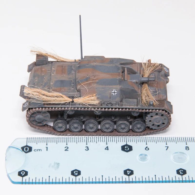 1: 72  DG63284 German Panzer III Type A (Straw Disguise) Static Finished Model