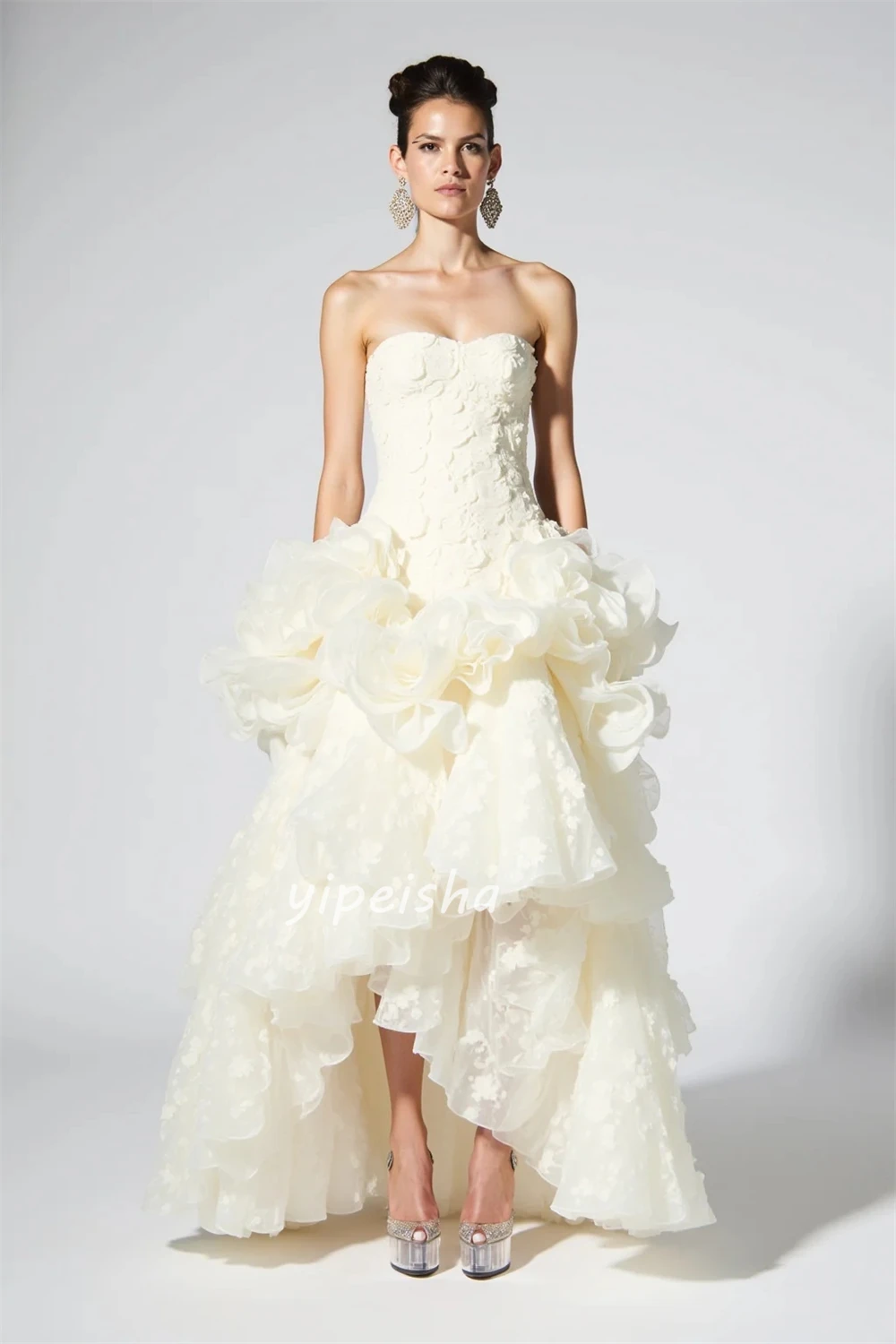 Maßgeschneiderte Nectarean Chic Jersey handgemachte Blume geraffte A-Linie Brautkleid modernen Stil trägerlose ärmellose Abendkleider