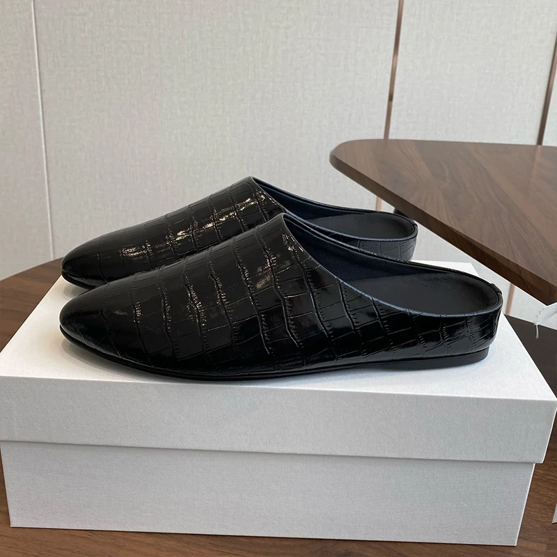 

Женские сабо из натуральной кожи с острым носком и тиснением, женские полутапочки на плоской подошве в стиле ретро, летние универсальные тапочки с закрытым носком