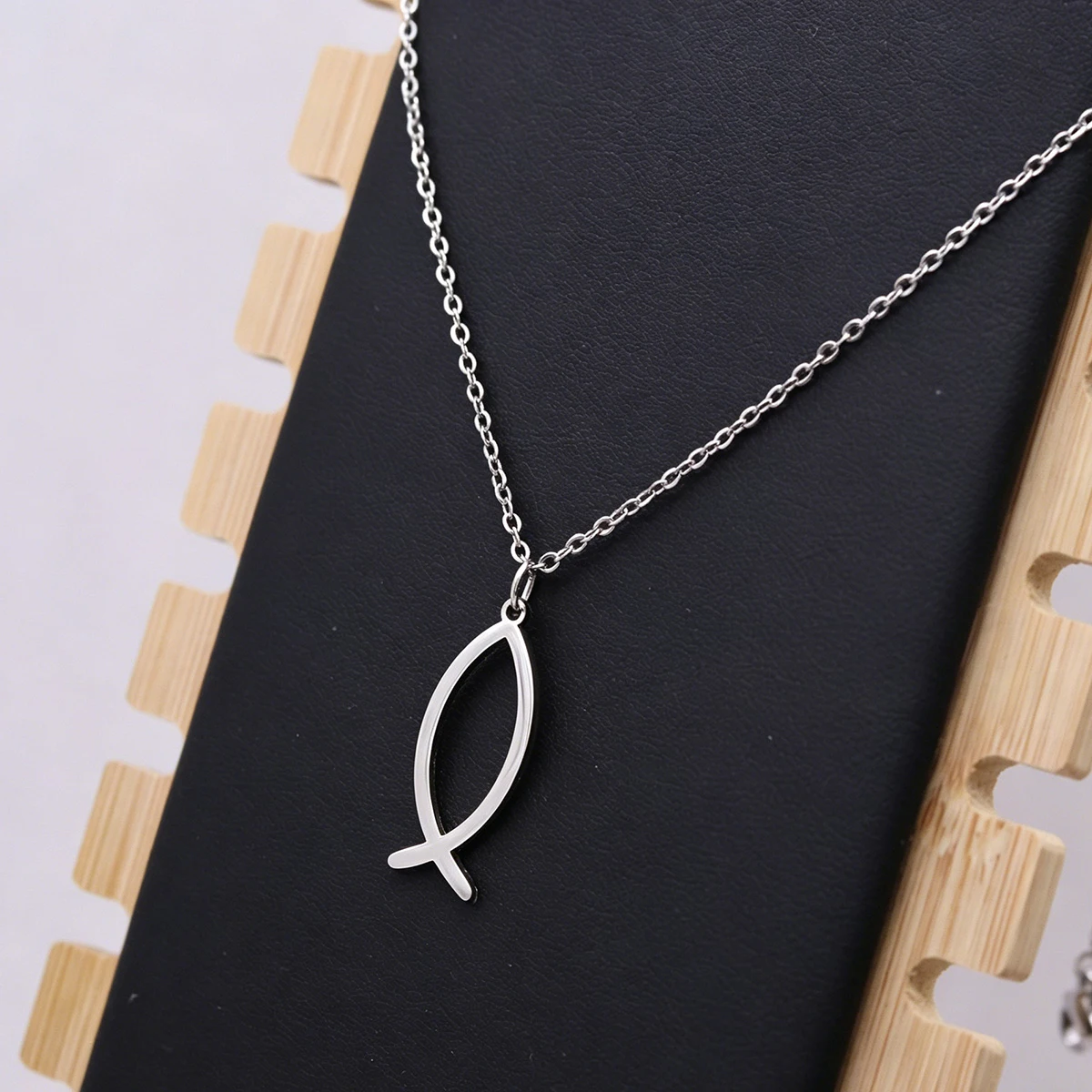 Hollow Jesus Fish Pendant Necklace Stainless Steel Ichthys Necklaces For Women Christian Faith Jewelry Daily Gift Wholesale