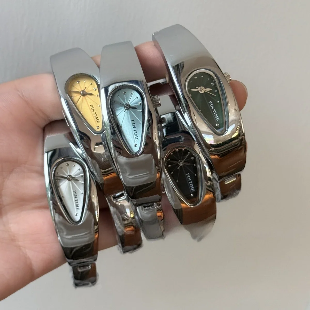 Y2k Teardrop Shaped Bracelet Watch Female Couple Exquisite Light Luxury Senior Sense of Antique Millennium Wind Quartz Watch