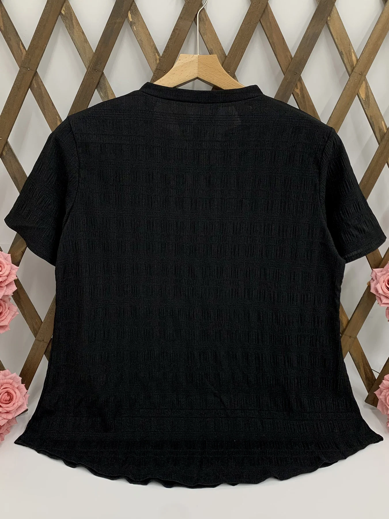 تي شيرت نسائي مقاس كبير برقبة على شكل حرف V مزخرف بأكمام قصيرة، بلوفر بلون سادة، بلوزة كاجوال مريحة