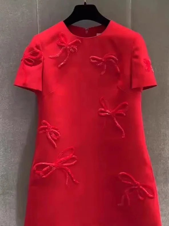 nouvelle-collection-Ete-2025-–-robe-courte-rouge-de-luxe-style-coreen-pour-femme-–-marque-queen-–-disponible-en-stock