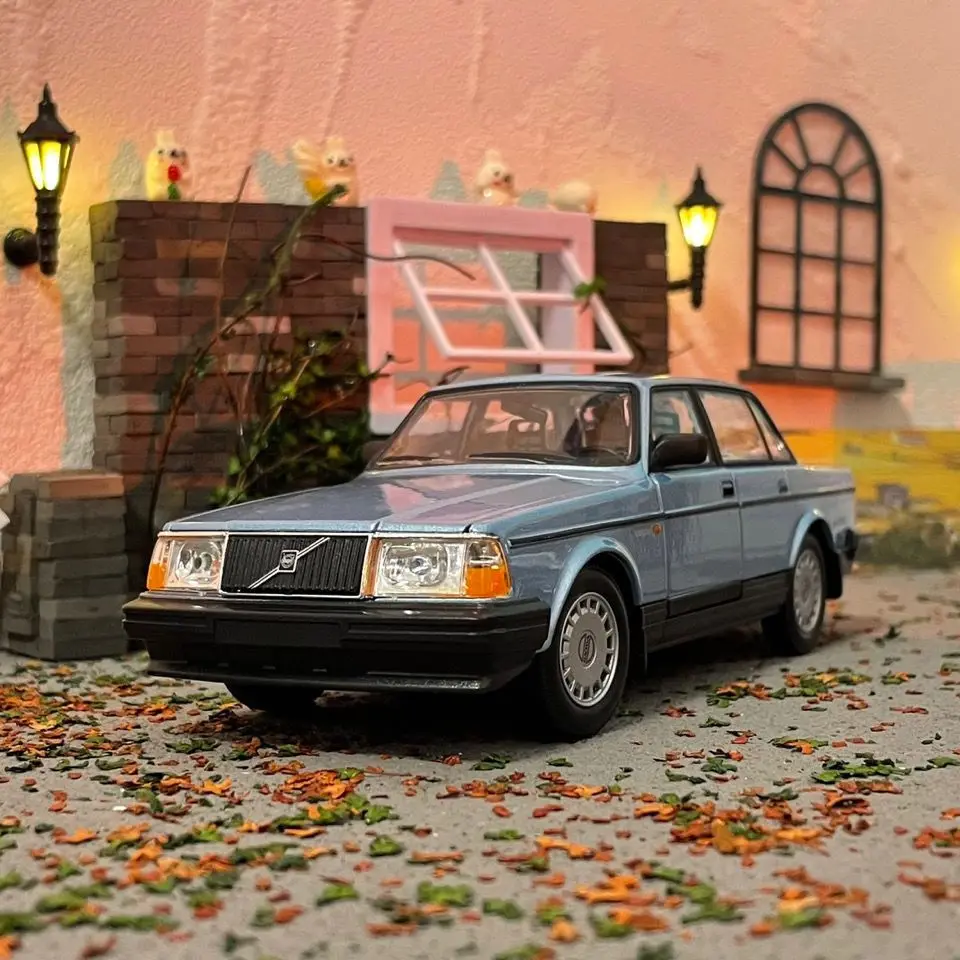 

WELLY 1:24 VOLVO 240 GL Alloy Classic Car Model Diecasts Metal Retro Vehicles Car Model Simulation Collection Childrens Toy Gift