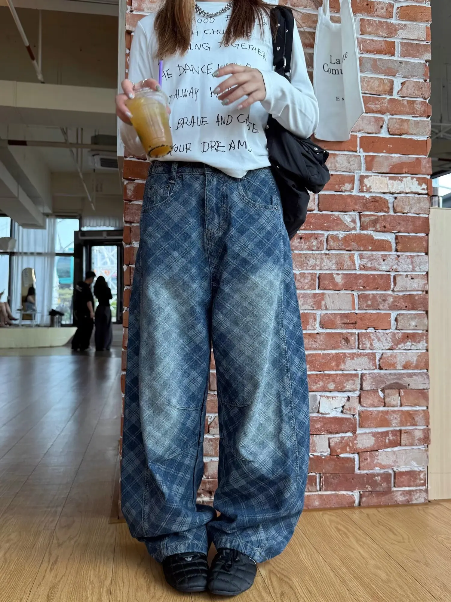 جينز جينز جديد على الطراز الأمريكي القديم من Diamond Grid مغسول لكل من الرجال والنساء Y2K سروال واسع الساق فضفاض ملابس الشارع الشهير على الأرض #2