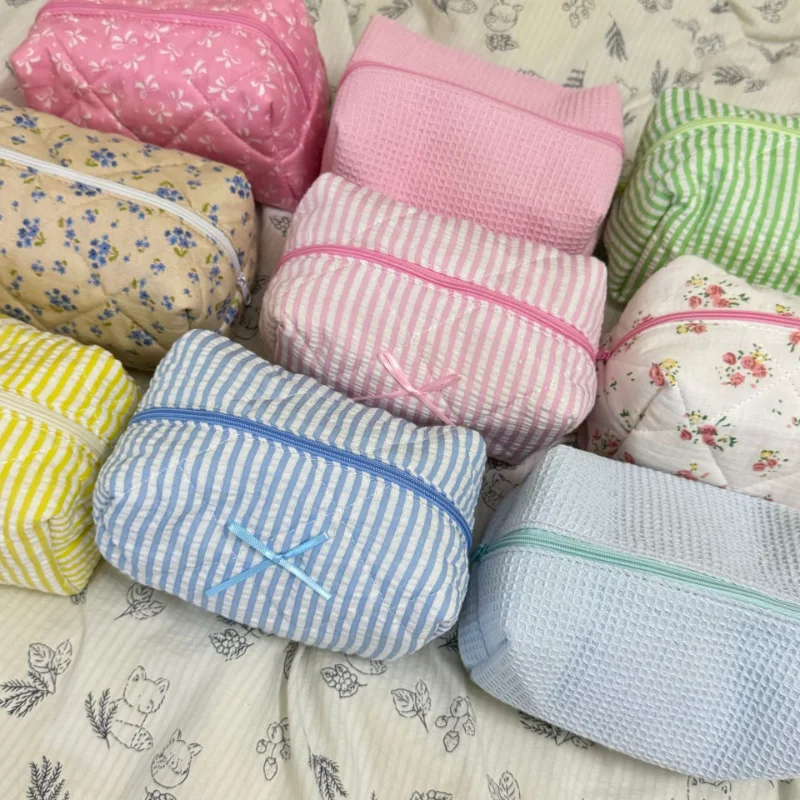 Cute Stripe Large Capacity Cosmetic Bag Cartoon Portable Toiletry Bag High Aesthetic Value Makeup Storage Bag for women lady