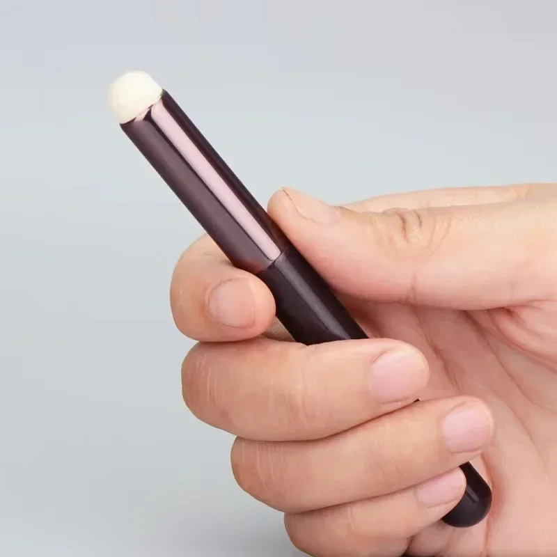 Portable Cosmetic Lipgloss Lipstick Lip Gloss Brush with Protect Cap, Metal Handle