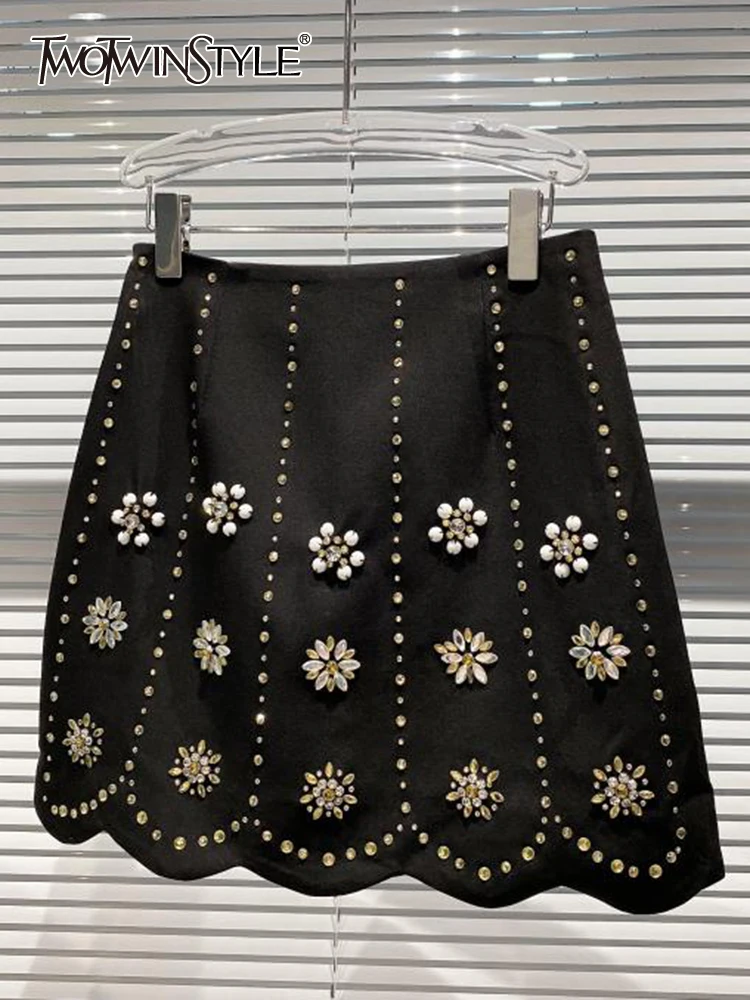 

TWOTWINSTYLE Solid Spliced Diamonds Slimming Skirts For Women High Waist Patchwork Folds Chic Mini Skirt Female Fashion Style