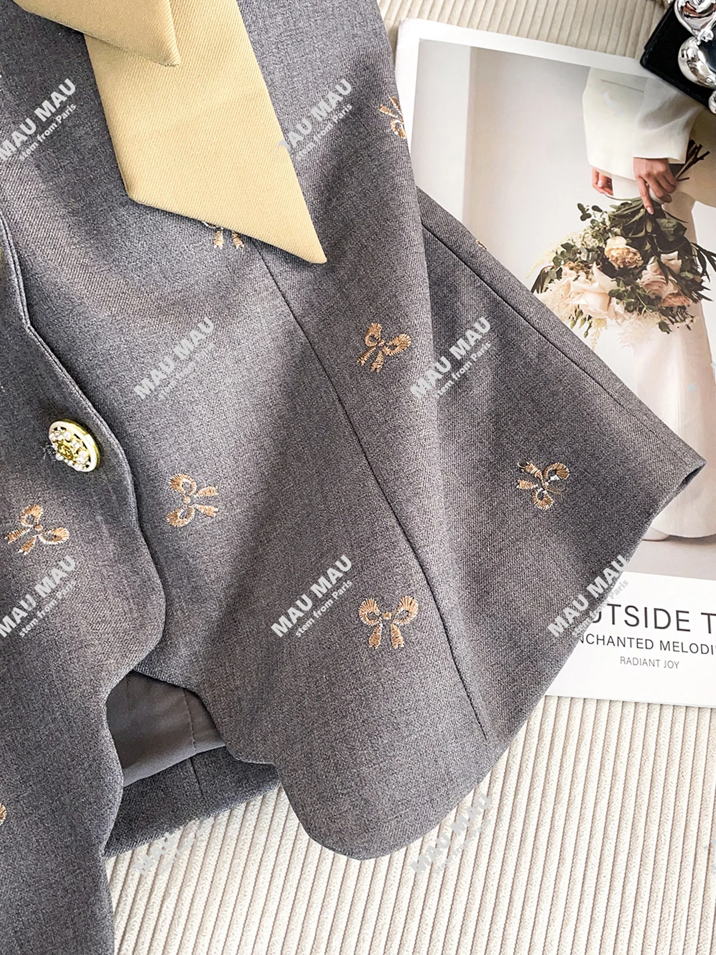 เสื้อกั๊กปักลายเอเล่ โนตพร้อมกระโปรงจีบ ชุดแฟชั่นสตรีฤดูร้อน ใยโพลีเอสเตอร์ V-Ne ...