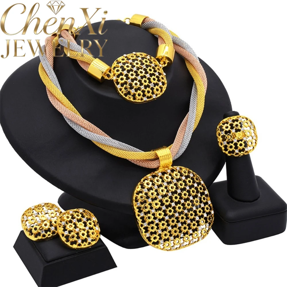 Alluvial Gold Three-Dimensional Hollow-Out Flower Necklace Elegant Charms Standout Piece High-End Keepsake Exquisite Luxury Gift