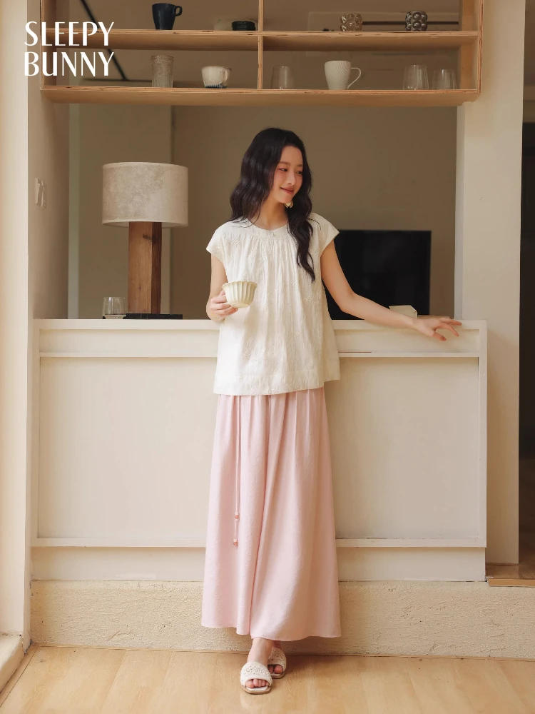 

Elegant Embroidered Linen Blouse for Women Vintage Chinese Style Summer Sleeveless Shirt Loose Slimming Round Neck Tunic Top
