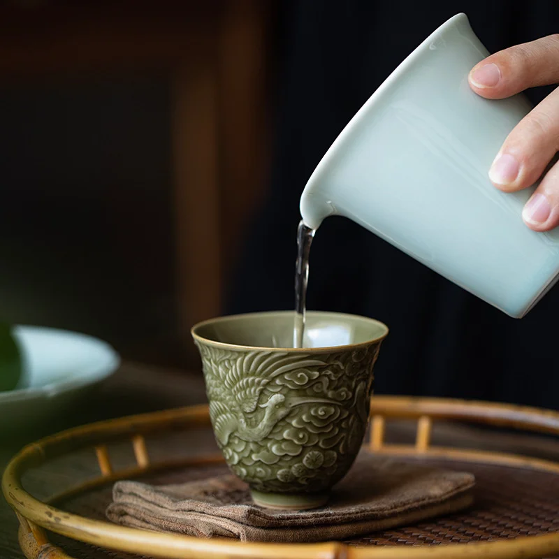 100ml Boutique Embossed Pine Crane Ceramic Tea Cup Kung Fu Tea Master Cup Tea-dust Glaze Puer Personal Teacup Celadon Drinkware