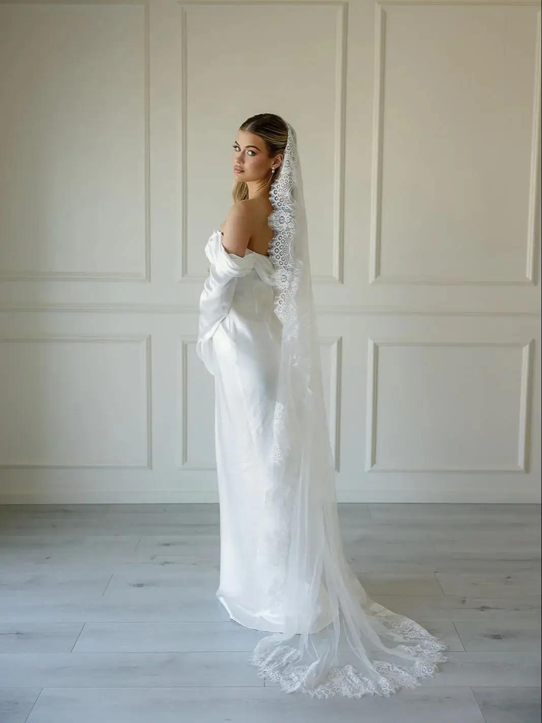chinese dress ladies A Line Mid-Sleeves Ivory Satin Wedding Dresses with Cathedral Train Royal Lace Wedding Gowns AWD1622