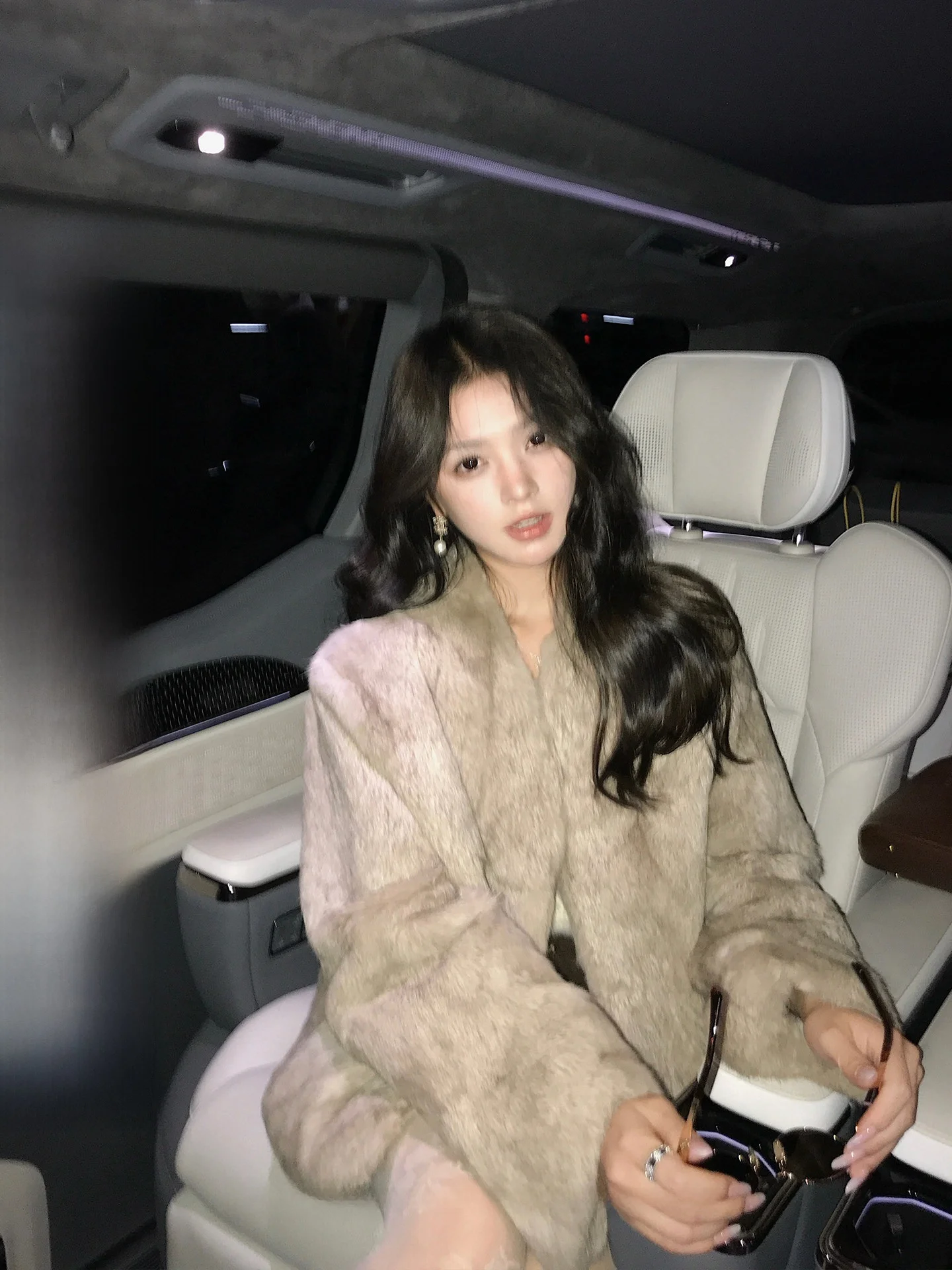 

Корейская женская куртка из натурального кроличьего меха, свободного кроя, с V-образным вырезом, из цельной кожи, новинка 2025 года, повседневная