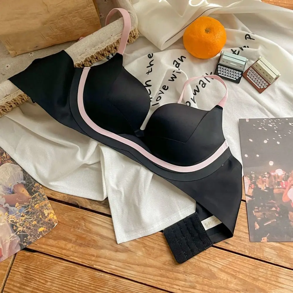 حمالة صدر لاسلكية عميقة على شكل حرف V مقاومة للصدمات بدون خياطة للنساء ملابس داخلية مضادة للترهل ملابس داخلية لليوجا