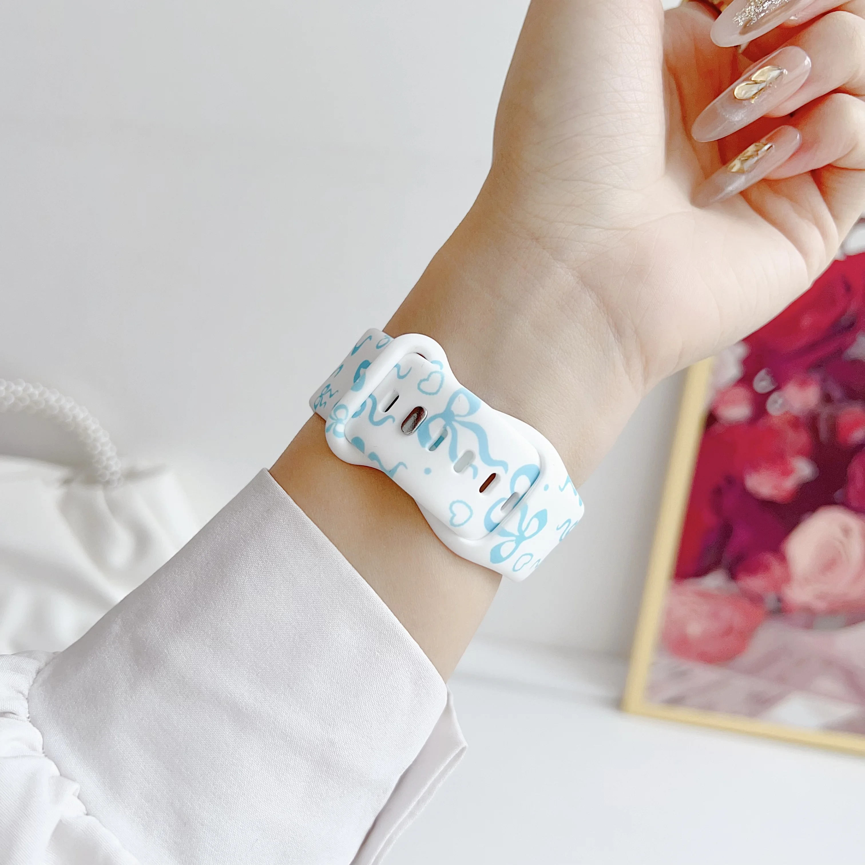 Силиконовый ремешок с принтом для Apple Watch Band, браслет с бантом и Iwatch98765SE Ultra40 41 44 45 мм Series10, милые мягкие запястья для девочек