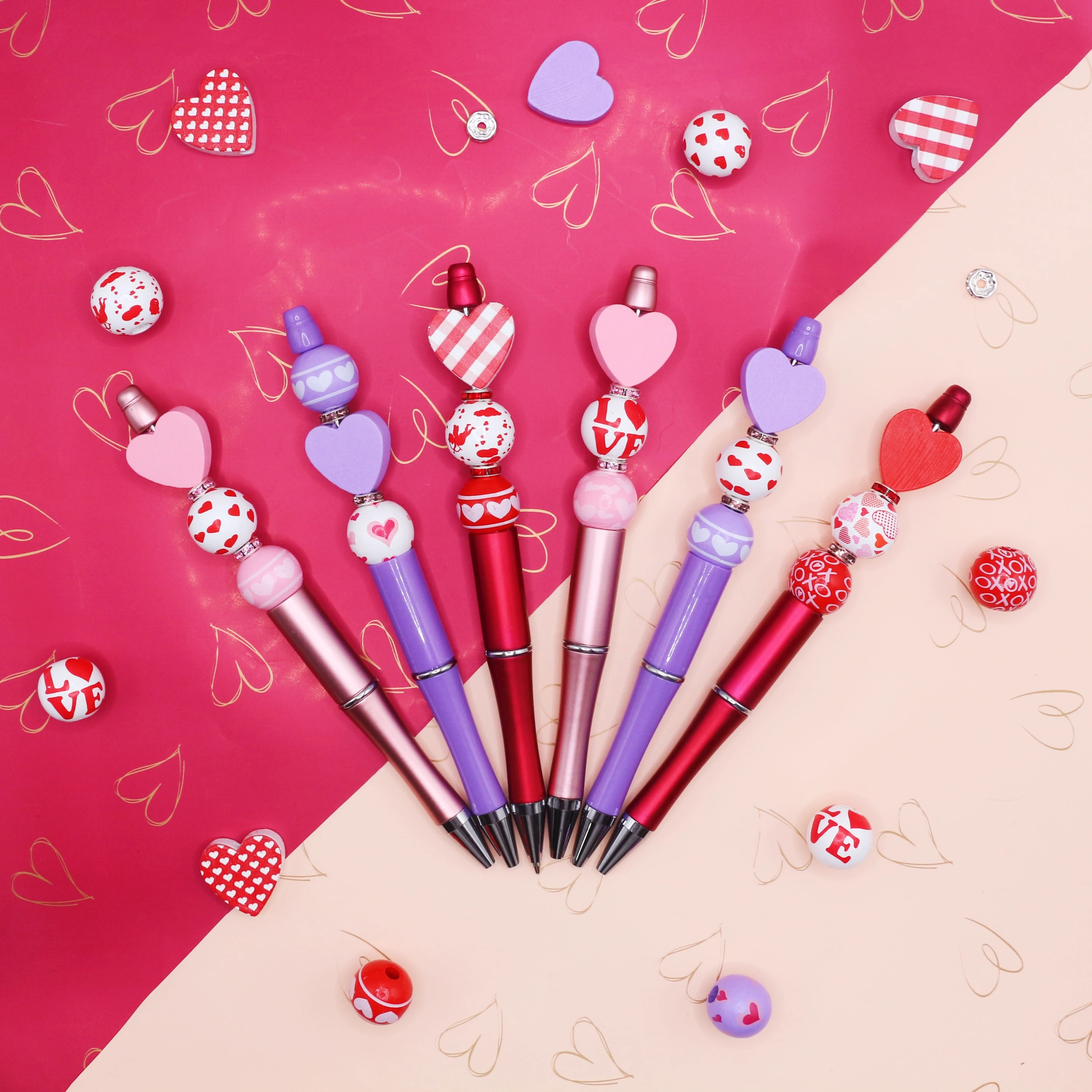 conjunto-de-9-canetas-diy-com-contas-tematicas-do-dia-dos-namorados-em-vermelho-rosa-e-roxo-com-coracoes