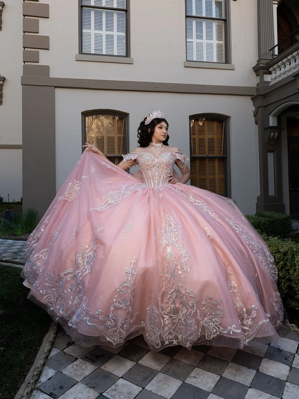 فستان Quinceanera وردي برباط من الخلف مزين بفيونكة لامعة فستان حفلة مخصص حلو 15 16 ملابس نسائية فاخرة لحفلات أعياد الميلاد