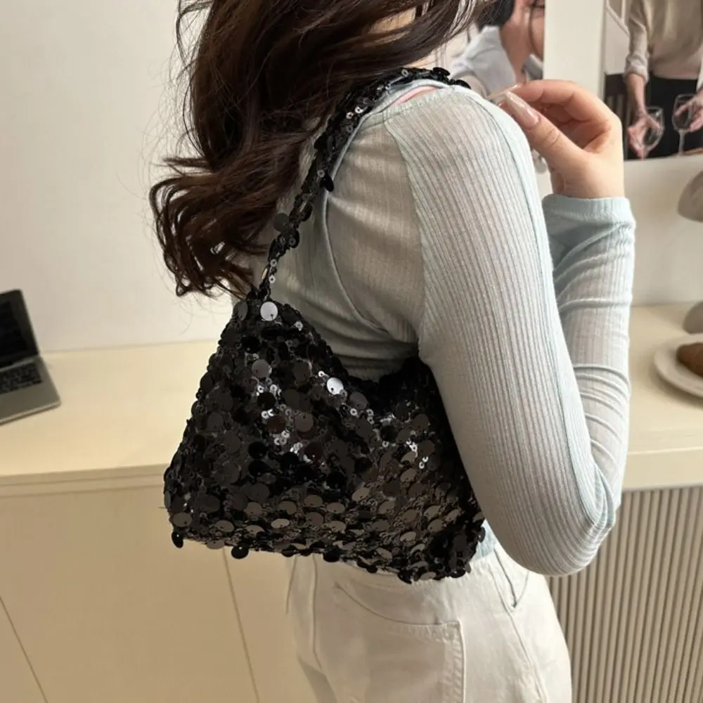 

Portable Shiny Silver Sequin Wrist Bag Handbag Magnetic Blingbling Handbag Small Purse Underarm Bag Evening Banquet Bag Women