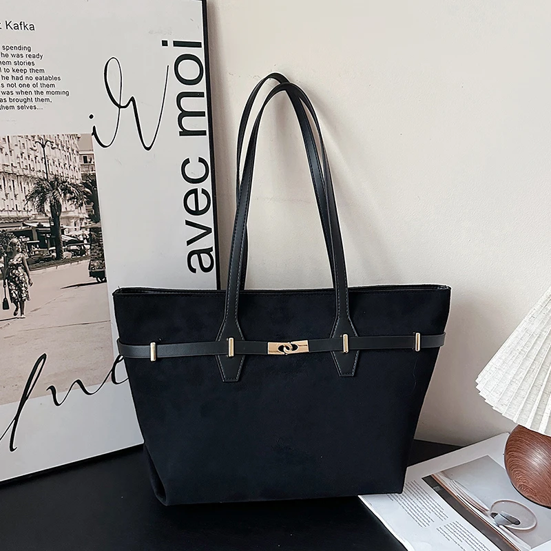 

Luxury Brand Crossbody Bag Women's Leather Material Famous Designer Crafted Lightweight and Fashionable