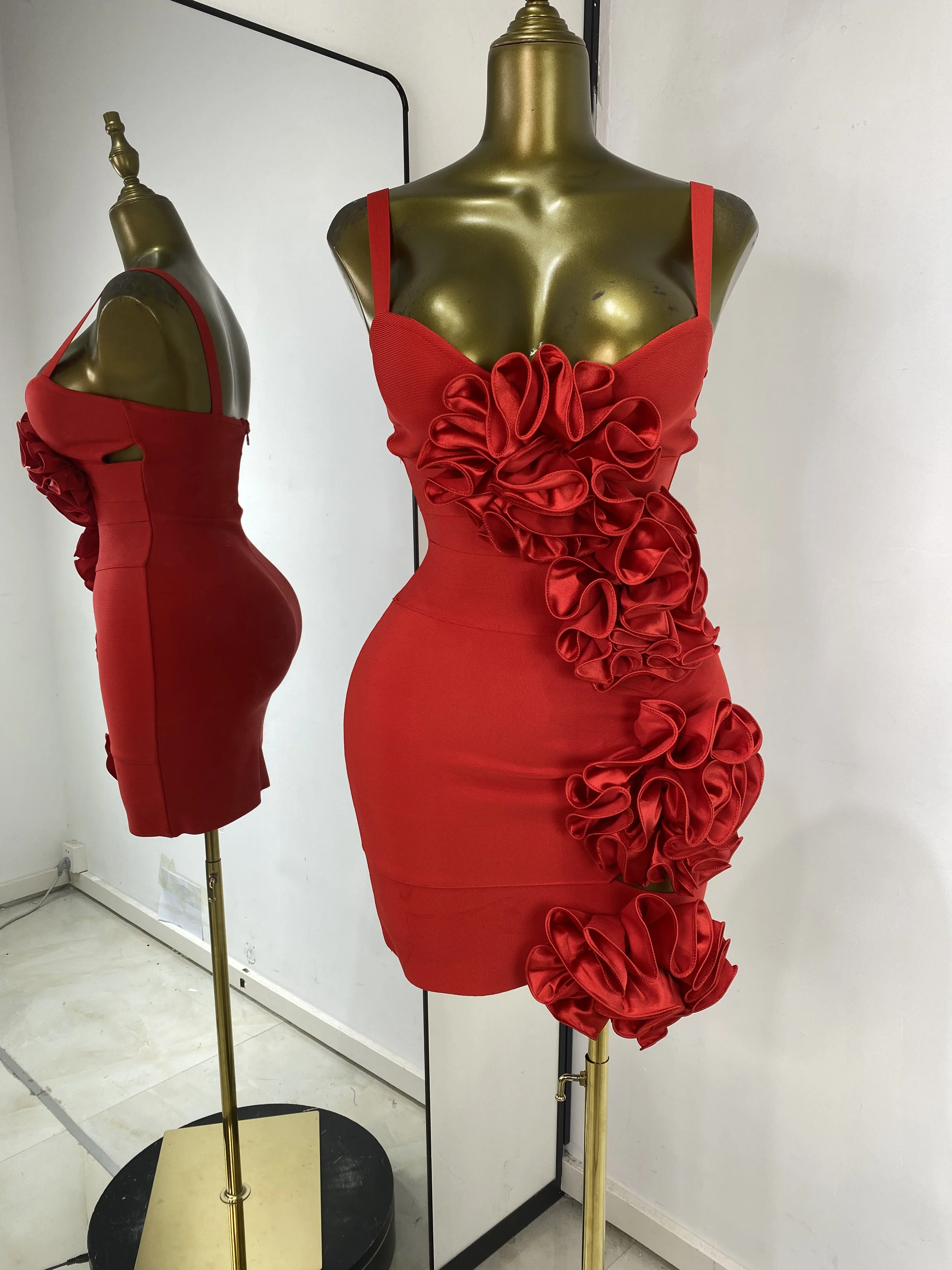 여성 섹시 레드 스파게티 스트랩 플라워 컷아웃 바디콘 미니 셀럽 이브닝 클럽 파티 드레스 탄력있는 홀로우 아웃 생일 드레스