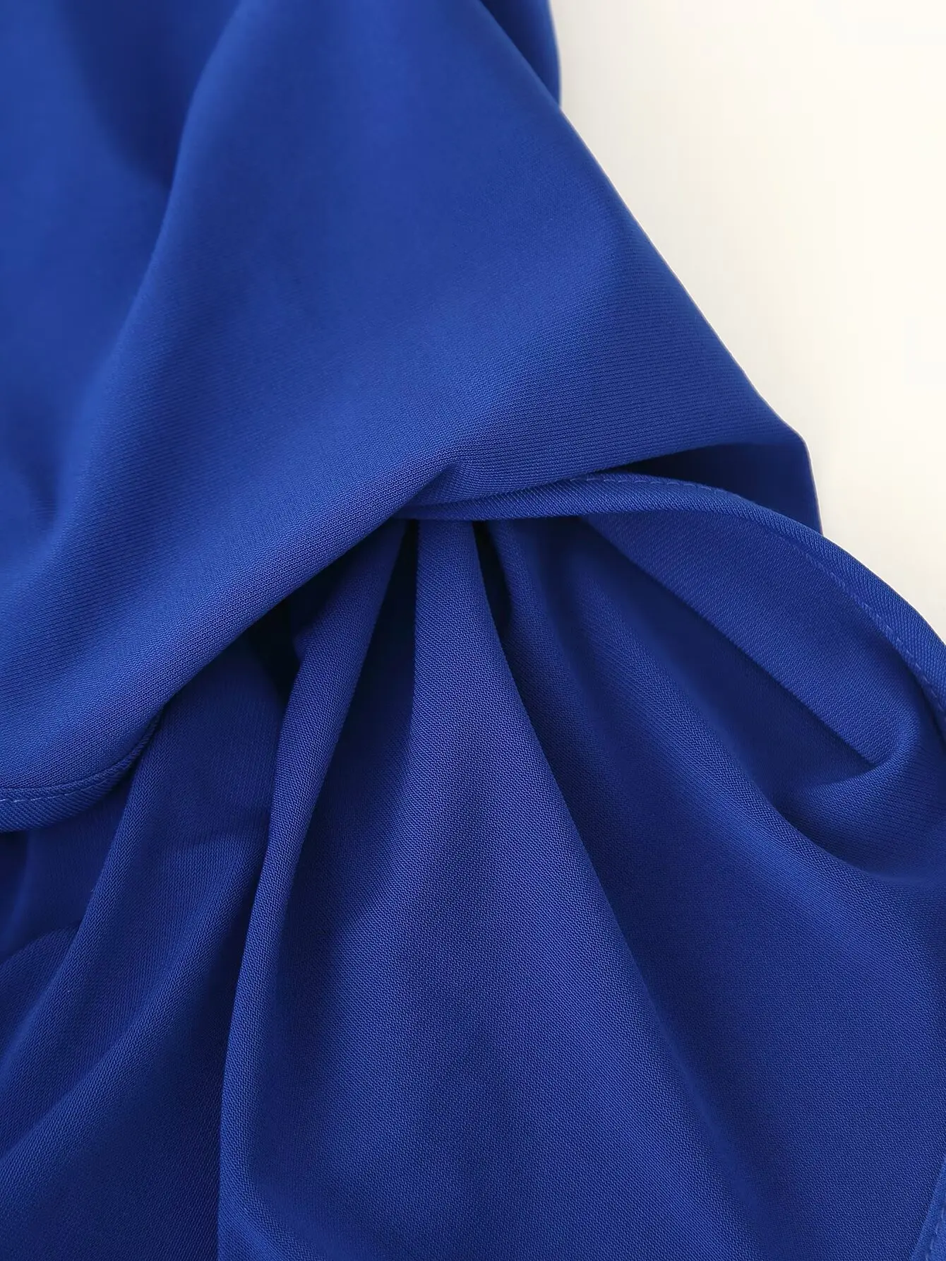 Nova moda sexy sem mangas o pescoço assimétrico plissado zíper cor sólida fino ajuste em camadas vestido na altura do tornozelo